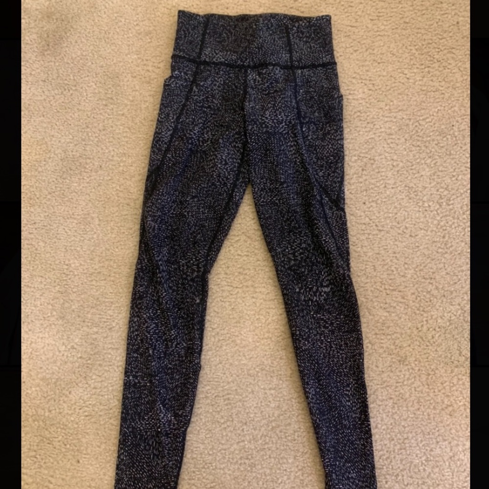 Athleta black and white leggings